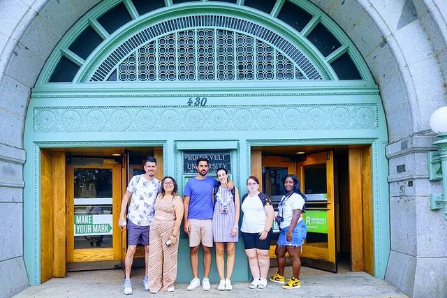 Chicago TV and Movie Sites Walking Tour - Image 2