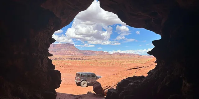 Moab Scenic Jeep Tour with Guide - Image 3