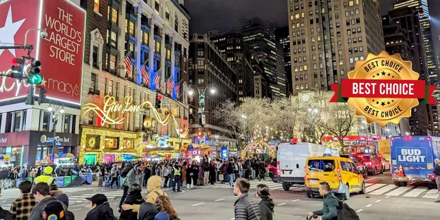 New York City Christmas Pedicab Tour - Image 3