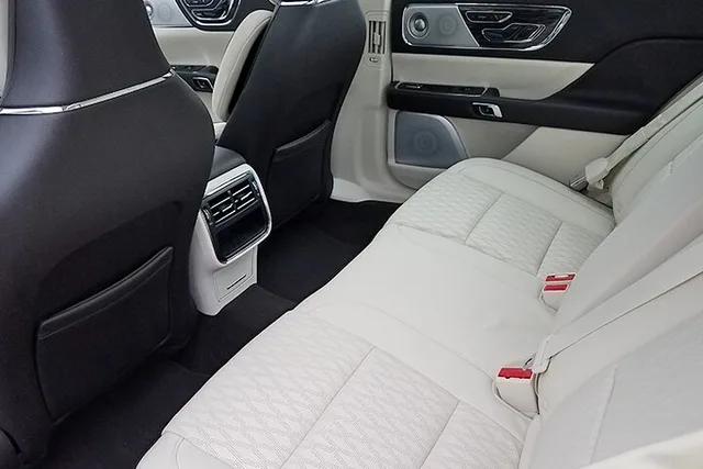 Seattle Private Sedan Transfer to SEA Airport - Image 5