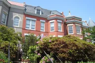Washington DC Capitol Hill Food and Walking Tour thumbnail 4