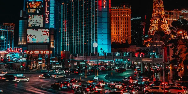 Las Vegas Audio Driving Tour: Neon Lights & Desert - Image 6