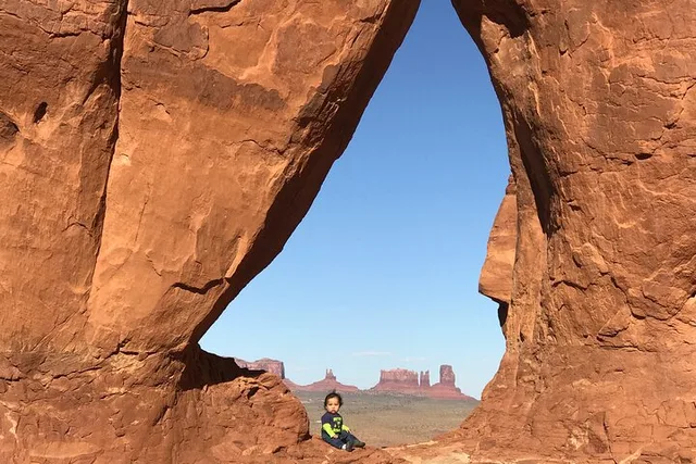 Monument Valley Tear Drop Arch Hiking Tour 2 hr - Image 2