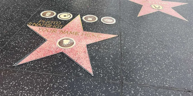 Los Angeles Walk of Fame Photo Experience - Image 1