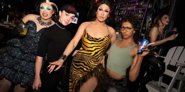 Los Angeles Drag Bar Crawl and Show - Image 6
