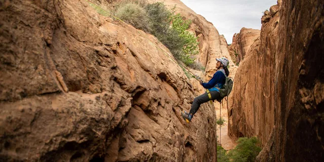 Moab Canyoneering Adventure in Ephedra's Grotto - Image 3