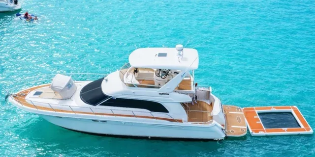 Miami Private Boat Tour with Jet Skis - Image 4