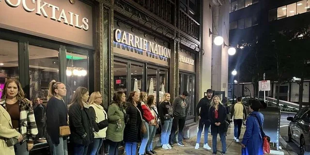 Boston Haunted Walking Tour with Pub Crawl 2.5 hr - Image 3