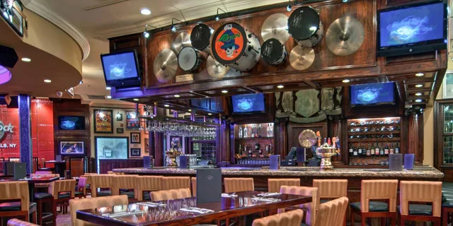 Niagara Falls Hard Rock Cafe Meal - Image 3