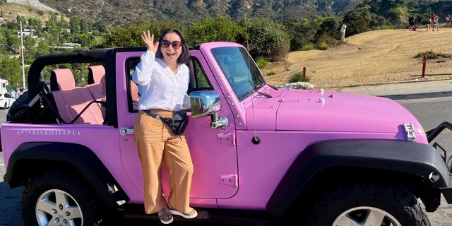 Los Angeles Hollywood Sign Tour in a Pink Jeep - Image 6