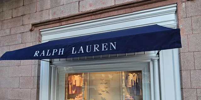 New York City Gossip Girl Walking Tour - Image 3