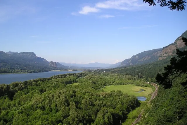 Portland Columbia River Gorge Waterfalls Tour - Image 6