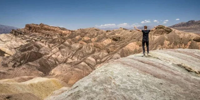 Las Vegas Death Valley Guided Tour - Image 1
