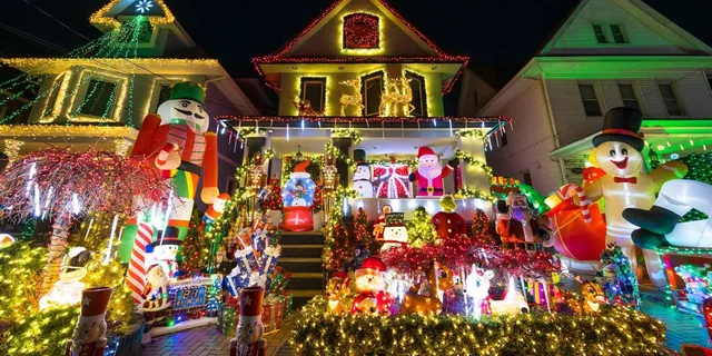 New York Dyker Heights Christmas Lights Tour 5 hr - Image 3