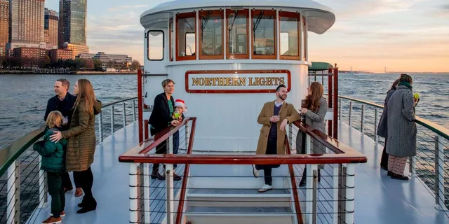 Boston Cocoa and Carols Holiday Cruise 1.5 hr - Image 2