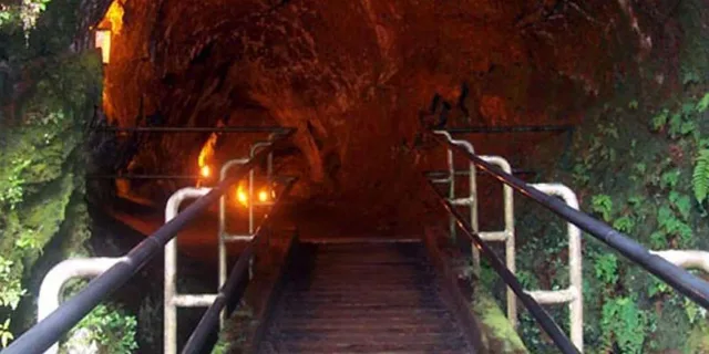 Hilo Volcanoes National Park and Black Sand Beach Tour - Image 1