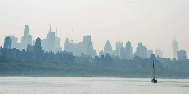 New York City Yacht Tour at Fall Foliage - Image 5
