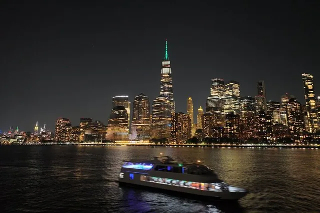 New York City New Year's Eve Yacht Dinner Cruise - Image 2