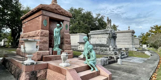 New Orleans Metairie Cemetery Tour - Image 5