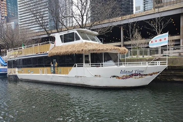 Chicago River Fireworks Tiki Bar Cruise 90 min - Image 2