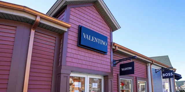 New York Woodbury Common Shopping Tour - Image 4