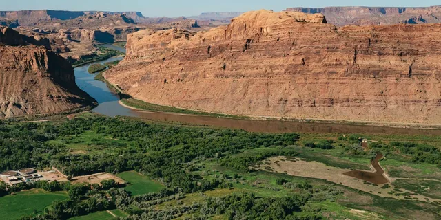 Moab Helicopter Tour Over Arches and Canyons 20 min - Image 2