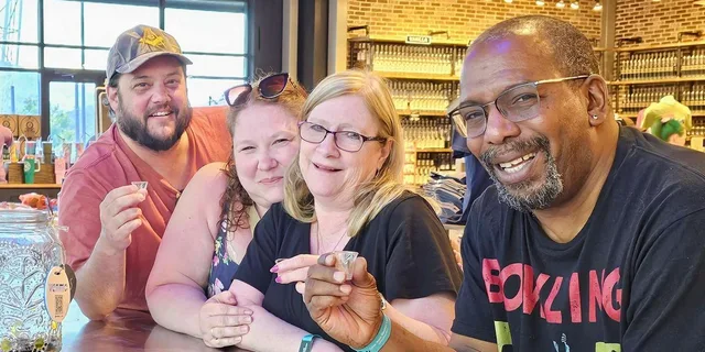 Pigeon Forge Booze Cruise Tasting Tour - Image 4