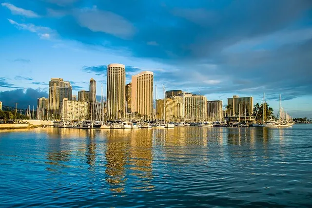 Oahu Walking Tour with Local Guide - Image 1