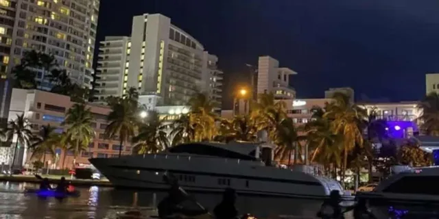Miami Beach Clear Kayak Tour and LED Glow Experience - Image 6