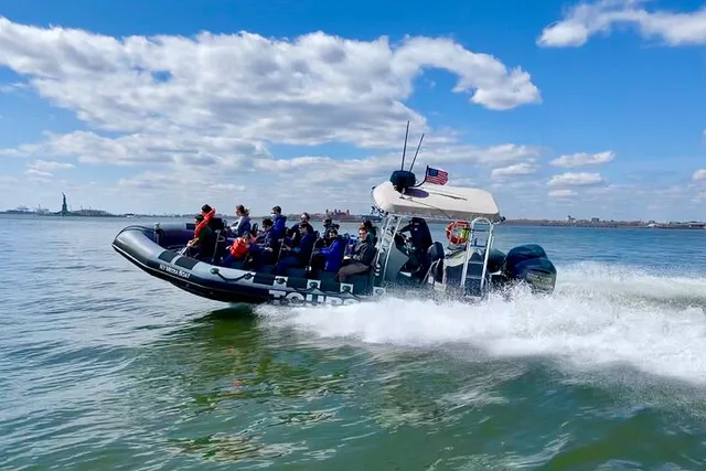 New York City Speedboat Tour to Statue of Liberty 30 Min - Image 2
