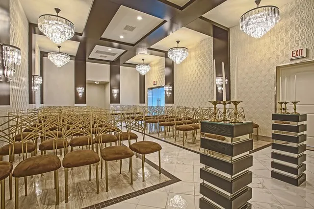 Las Vegas Wedding Package in Victorian Chapel - Image 4