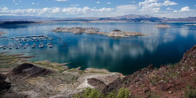 Las Vegas Lake Mead Wildlife and Seven Magic Mountains Tour - Image 3