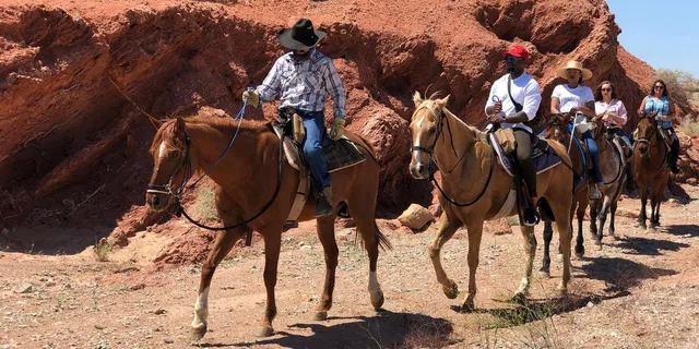 Las Vegas Horseback Riding with Breakfast 2 hr - Image 1