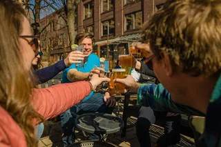 Minneapolis Bar Crawl: Hidden Bars & Stories
