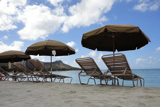 Waikiki Beach Umbrella and Chair Rental - Image 3