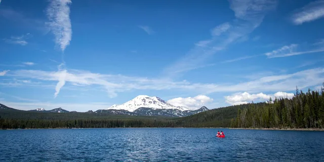 Bend Cascade Lakes Canoe Tour Half-Day - Image 4