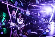 Las Vegas Club Crawl with Party Bus Experience thumbnail 1