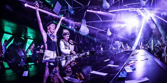 Las Vegas Club Crawl with Party Bus Experience - Image 1