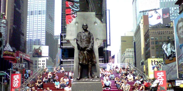 New York City Broadway Walking Tour - Image 5