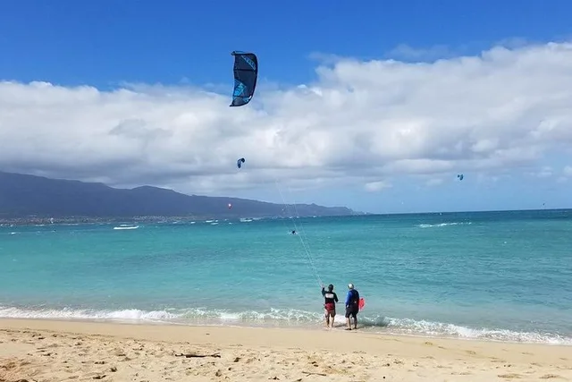 Maui Kiteboarding Lesson at Kite Beach - Image 3