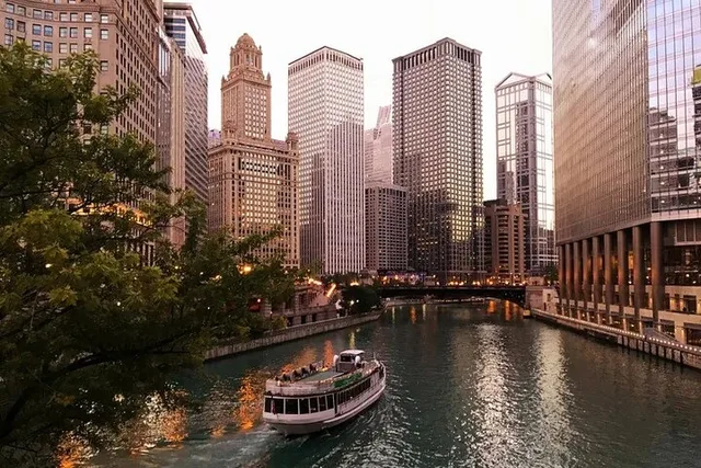 Chicago Art Deco Architecture Tour - Image 4