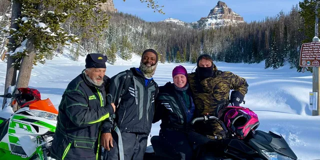 Jackson Hole Dog Sledding and Snowmobiling Tour - Image 2