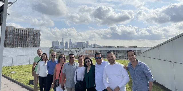 Houston City Tour by Executive Mercedes - Image 3