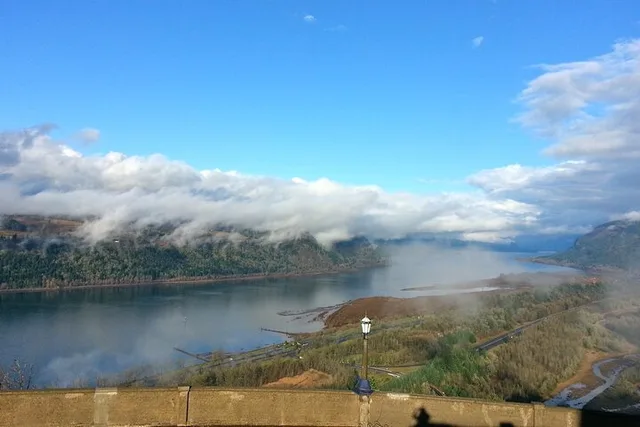 Portland Multnomah Falls and Gorge Waterfalls Tour - Image 2