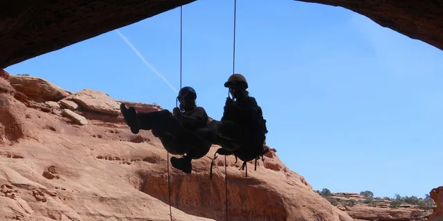 Moab Rappelling Tour in Dad Gum Canyon - Image 2
