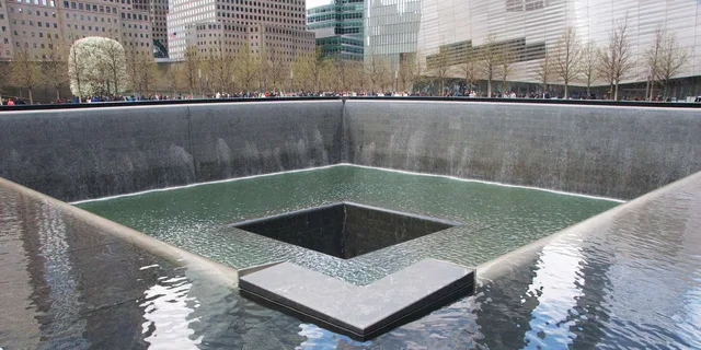 New York City 9/11 Memorial and Financial District Walking Tour - Image 3
