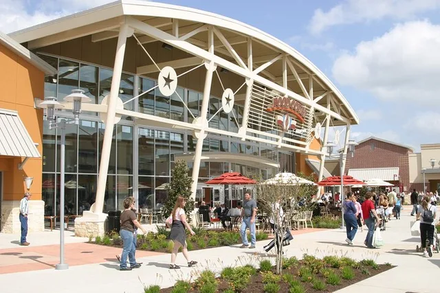 Houston Shopping Tour to Premium Outlets - Image 1