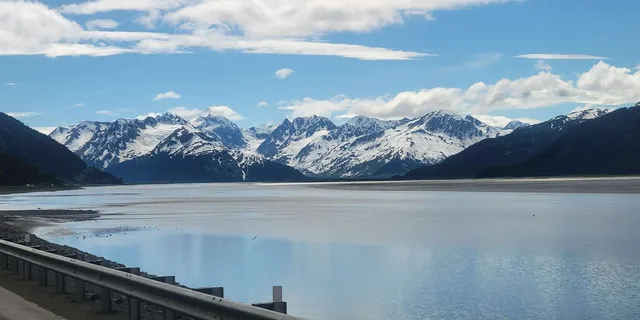 Anchorage Food and Sightseeing Tour - Image 5