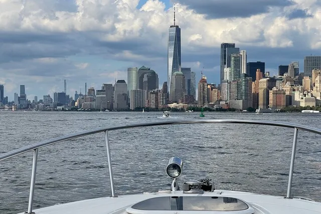 New York City Private Boat Tour 1 hr - Image 5