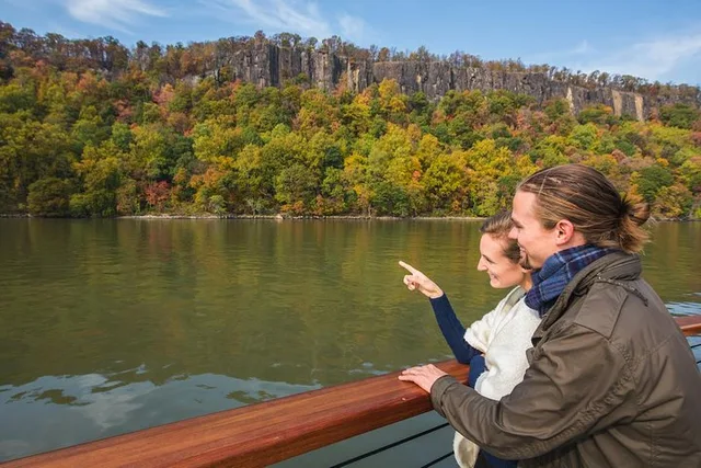 New York Fall Foliage Yacht Cruise - Image 6